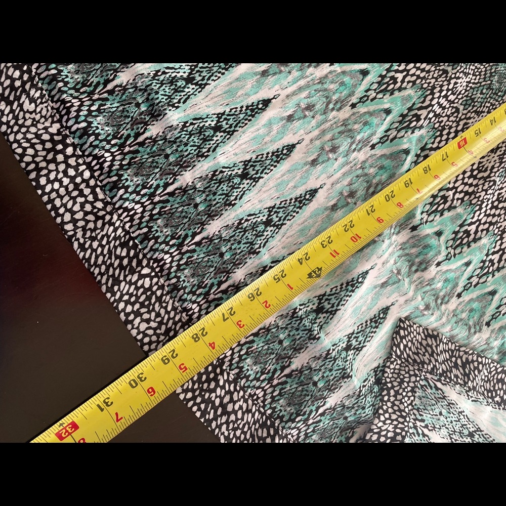 Flowing Cold Shoulder Top - Picture 6 of 8